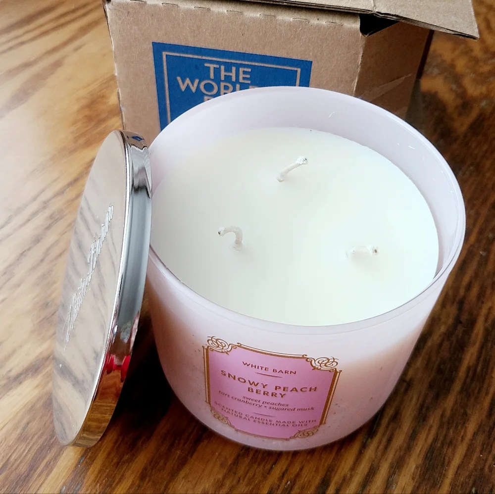 🛍BOGO 50% OFF❄️🍑🕯NWT‼️ White Barn "Snowy Peach Berry" 3-wick Candle - Picture 3 of 10